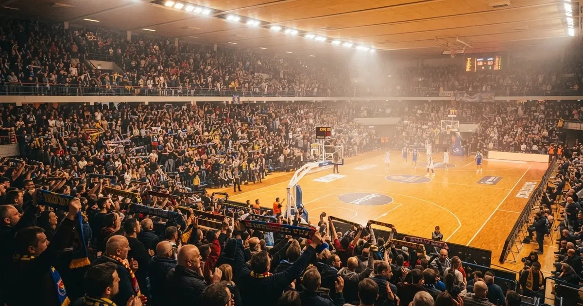 Un pabellón deportivo lleno bajo los focos, fotografiado desde muy lejos